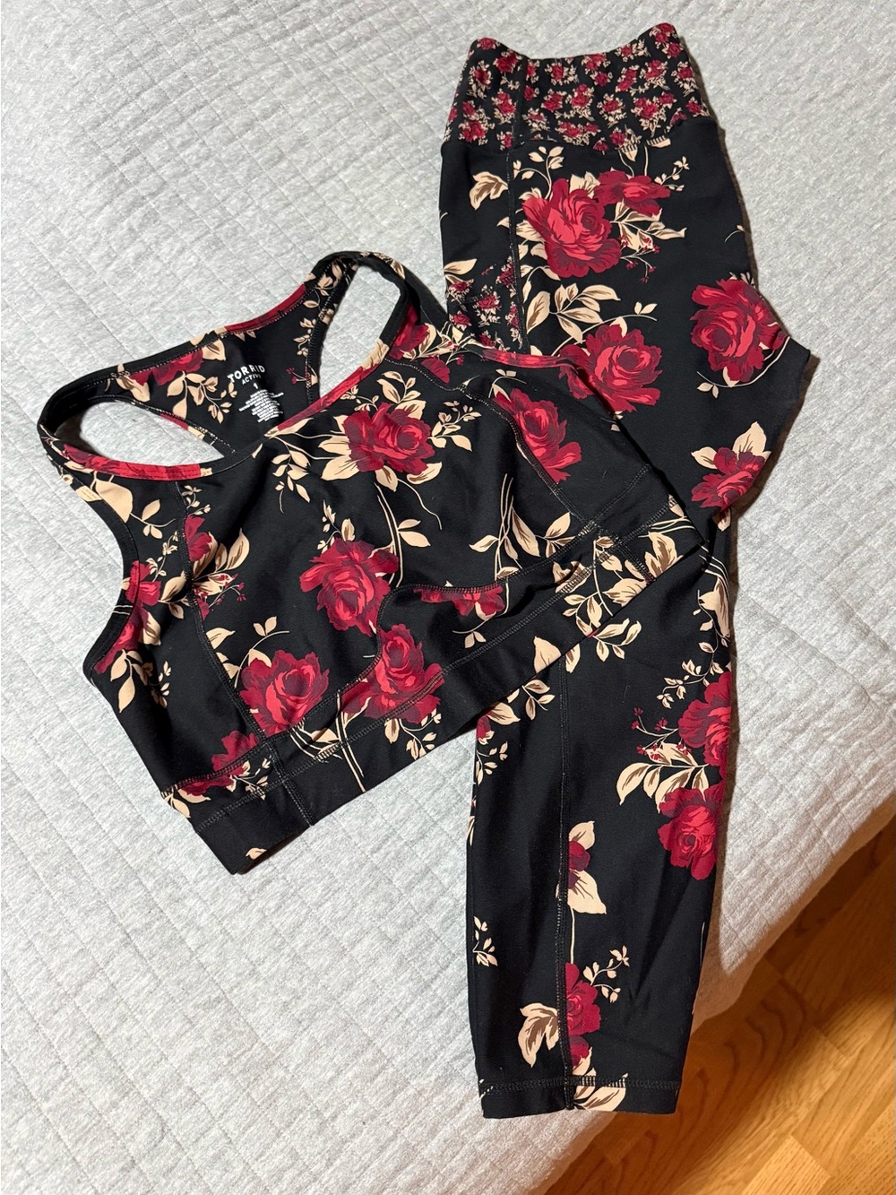 Torrid women’s Sports Bra & Cropped Legging Set with Red Rose Print